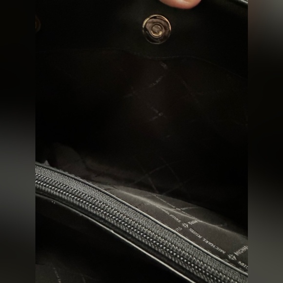 Michael Kors purse - Picture 4 of 7